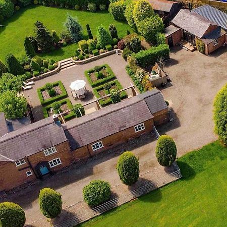 Luxury Barn With Hot Tub, Spa Treatments, Private Dining Little Budworth Esterno foto