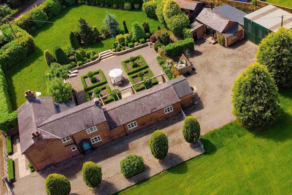 Luxury Barn With Hot Tub, Spa Treatments, Private Dining Little Budworth Esterno foto