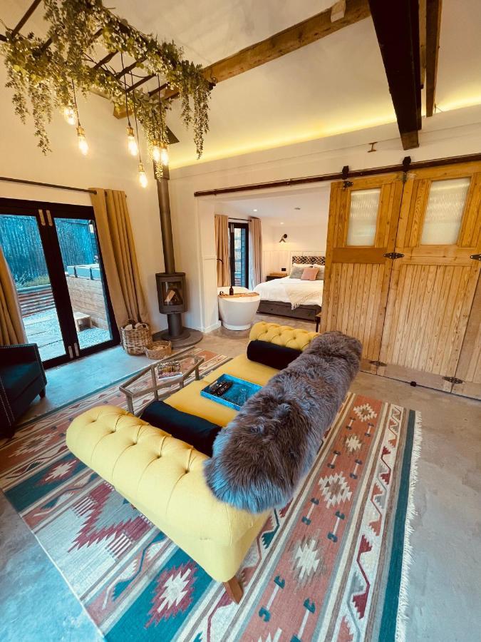 Luxury Barn With Hot Tub, Spa Treatments, Private Dining Little Budworth Esterno foto