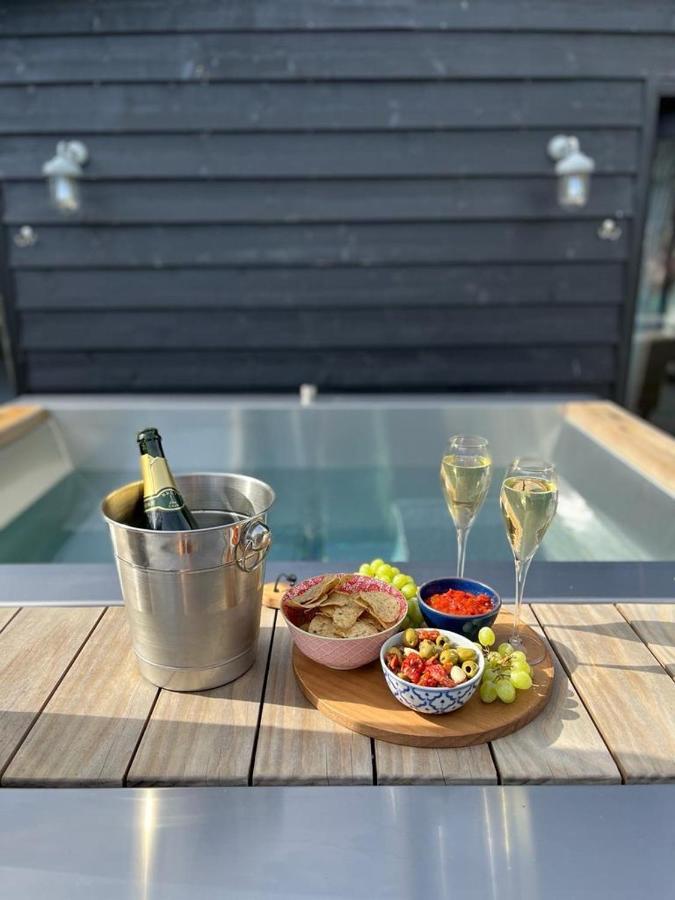 Luxury Barn With Hot Tub, Spa Treatments, Private Dining Little Budworth Esterno foto