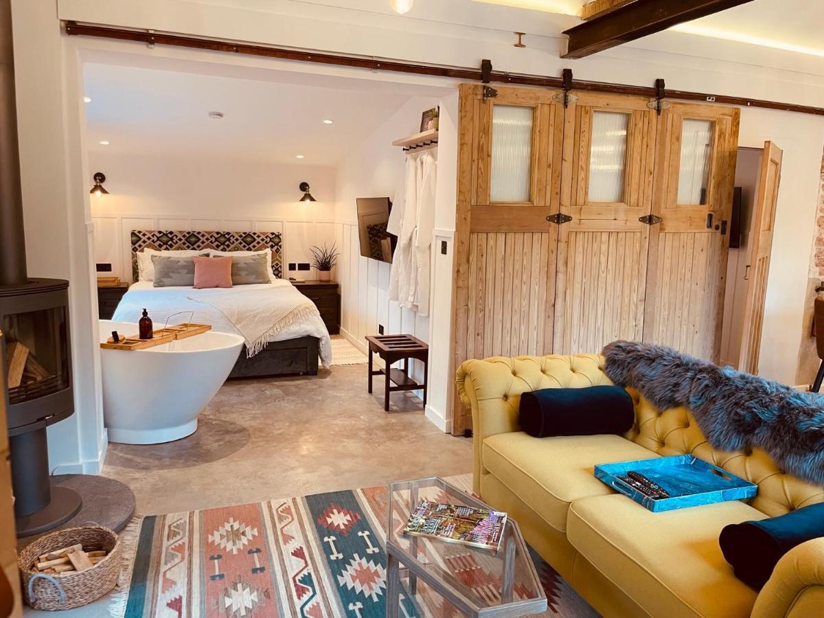 Luxury Barn With Hot Tub, Spa Treatments, Private Dining Little Budworth Esterno foto