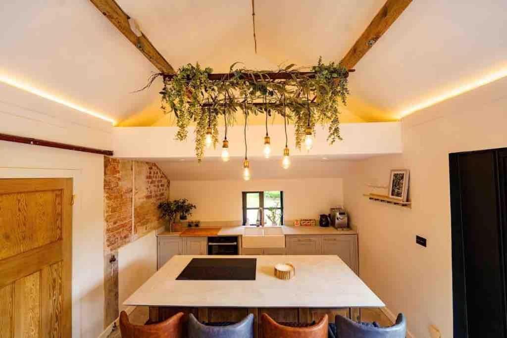 Luxury Barn With Hot Tub, Spa Treatments, Private Dining Little Budworth Esterno foto