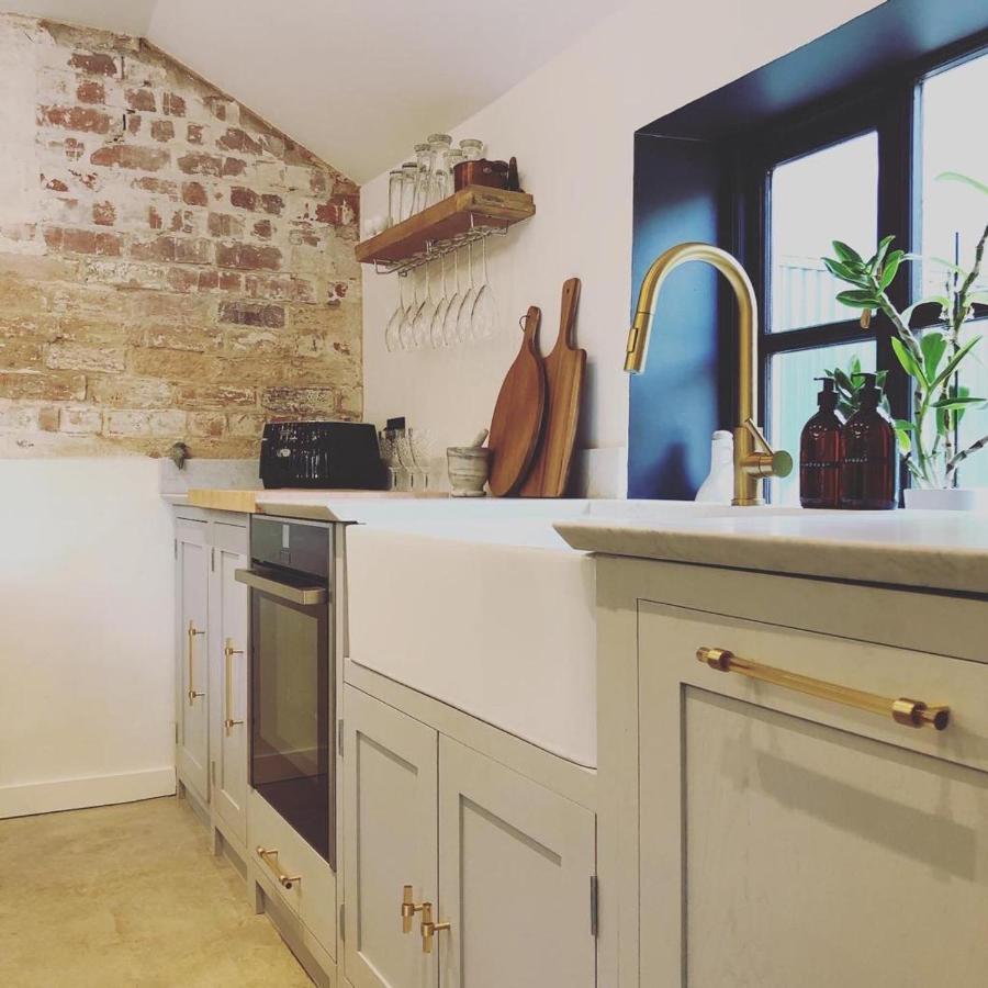 Luxury Barn With Hot Tub, Spa Treatments, Private Dining Little Budworth Esterno foto