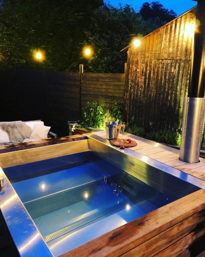 Luxury Barn With Hot Tub, Spa Treatments, Private Dining Little Budworth Esterno foto